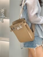 Replica Hermes H083591CK89 Hac a Dos GM backpack Trench coat gray - Image 2