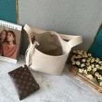 LOUIS VUITTON - Image 9