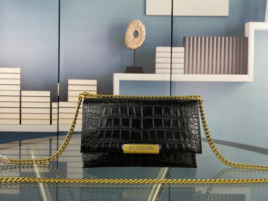 wsxc1742833721970_0.jpg Balenciaga - Image 1