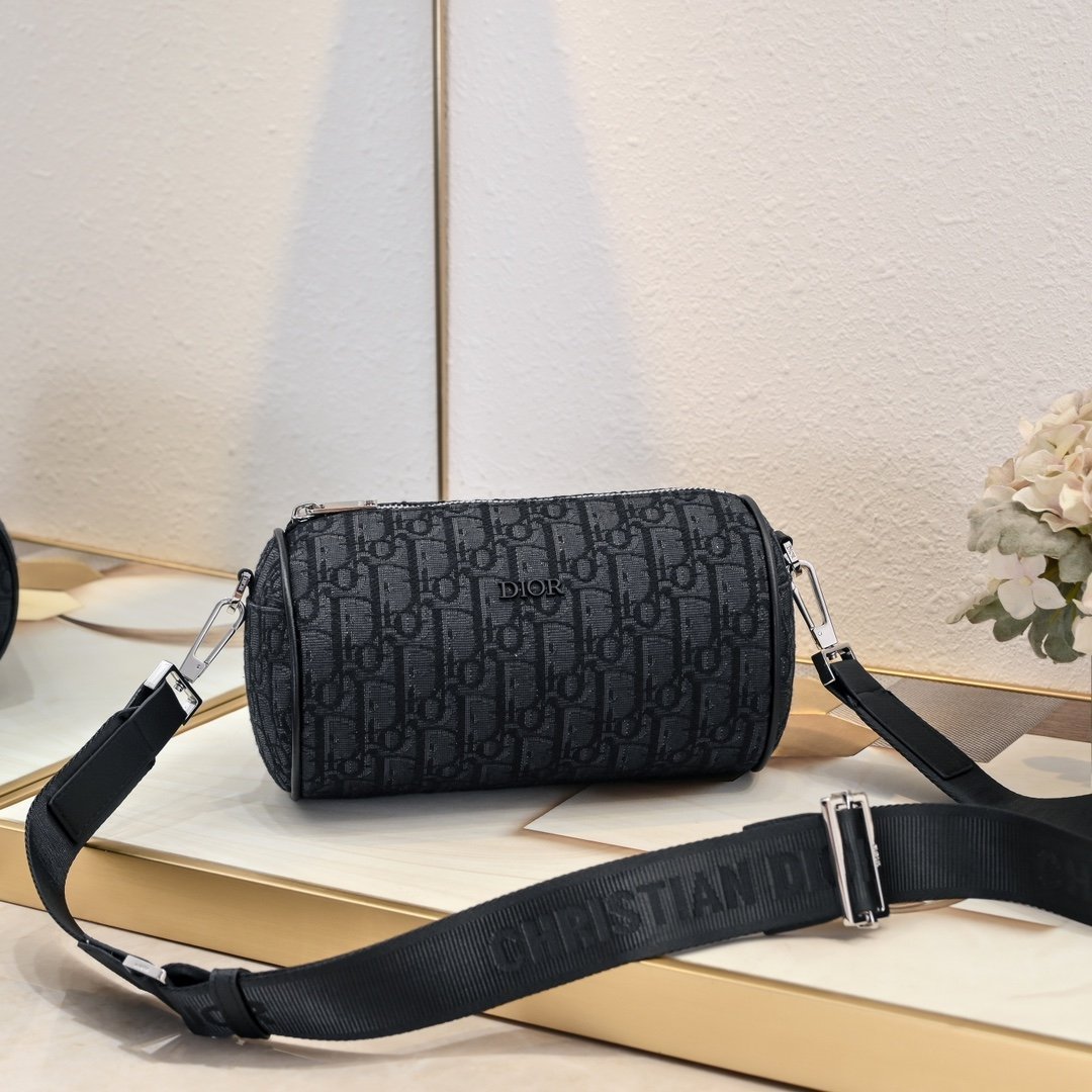 wsxc1742857820836_0.jpg DIOR - Image 1