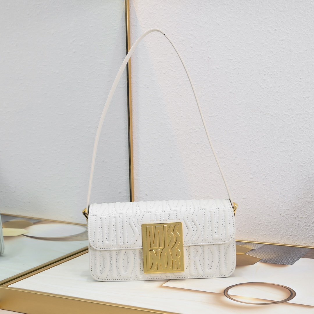 wsxc1742903378676_0.jpg DIOR - Image 1