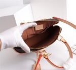 LOUIS VUITTON - Image 9