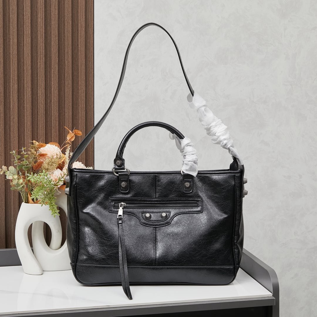 wsxc1743088532491_0.jpg Balenciaga - Image 1